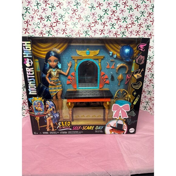 Monster High - Cleo DeNile  Self Scare Day Doll and Playset - Picture 3 of 7